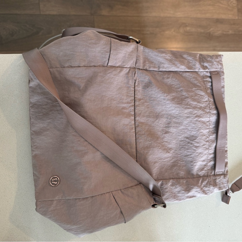 Lululemon knapsack. Like new; hardly used 9/10 like new condition